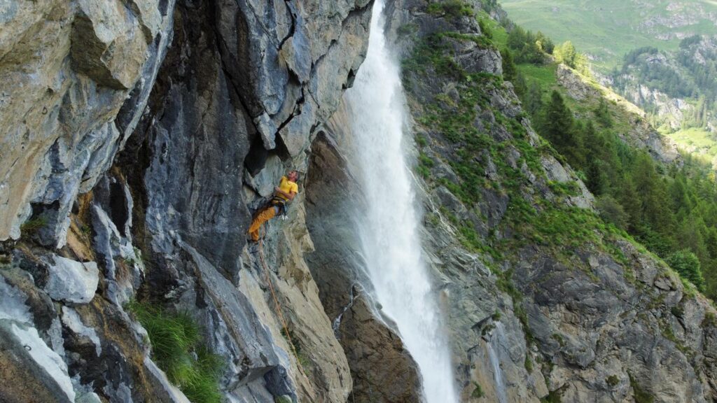 Arrampicata-2-1024x576 Falesia della Cascata